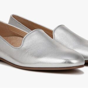 Vionic Silver Metallic Flats Sleek Design